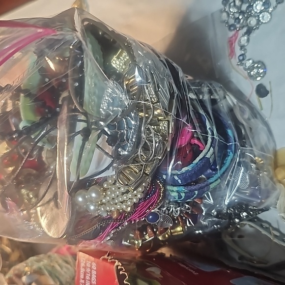 Mixed Wearable or Crafting Jewelry 2 pound box 📦 Random Lot - Picture 12 of 13